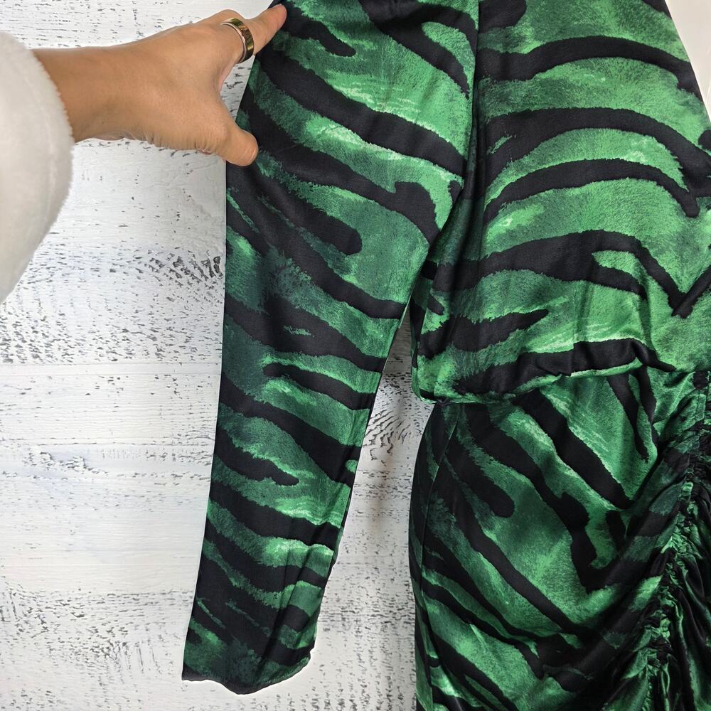 Topshop Green Zebra Print Midi Dress Ruched Front Long Sleeve V Neck Sz 8 - Picture 5 of 11